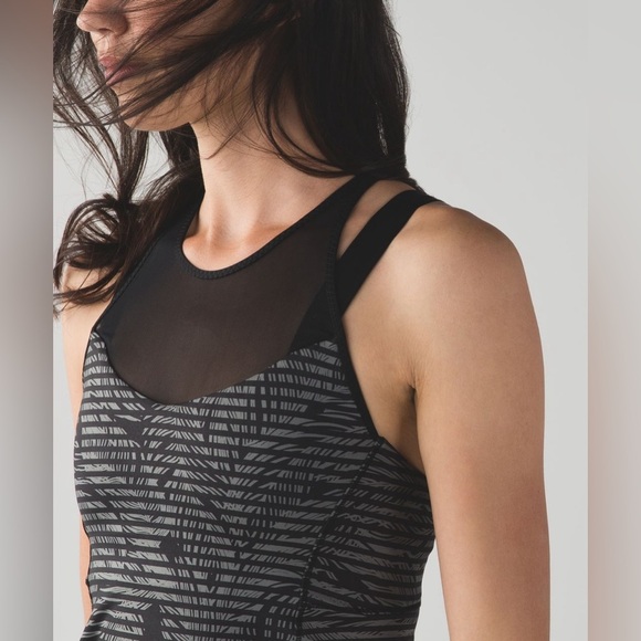 Lululemon Running In The City Tank in Stripe Play Slate Black Size 4 - Picture 4 of 6